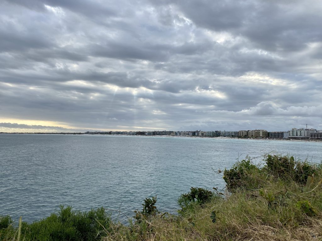 Já viram a vista destes quiosques em Cabo Frio? 