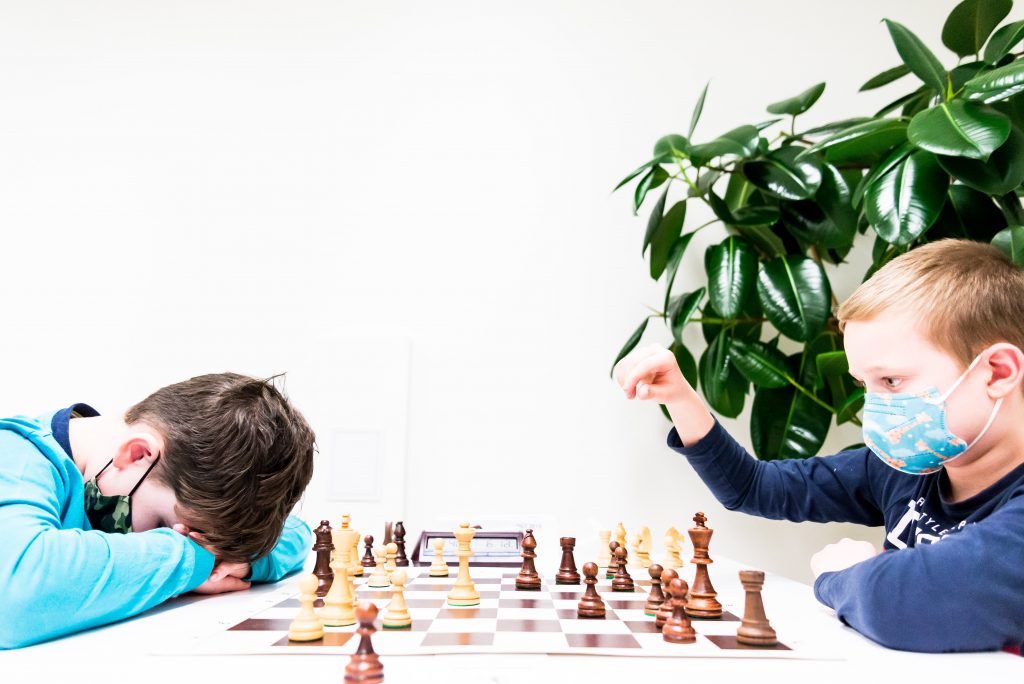 A História do Xadrez: Um Jogo Milenar para Ensinar Estratégia