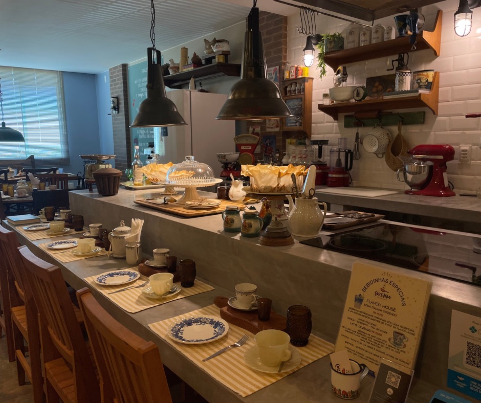 A cafeteria vende tortas, cafés, chás artesanais e entre outros (Crédito: Emanuely Araújo)
