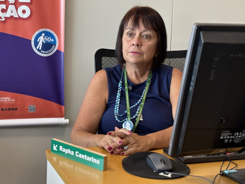 Raphaela Cantarino relata as dificuldades relatadas pelos idosos ao chegar à Procuradoria da Pessoa Idosa. (Foto: Guilherme Nunes)