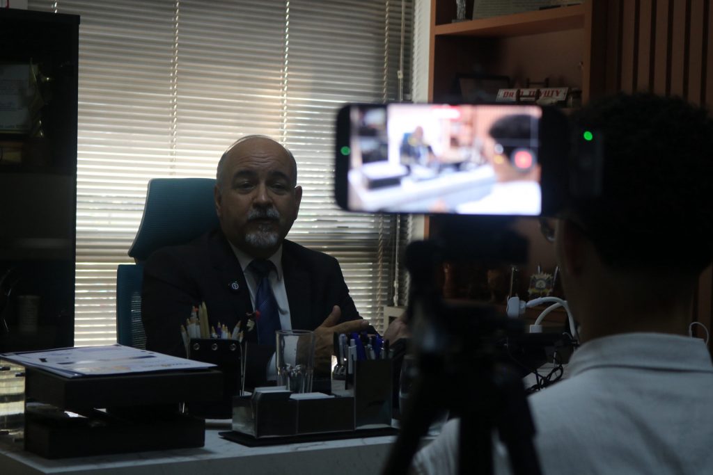 Durante a entrevista, o advogado reforçou como os direitos da pessoa idosa devem ser assegurados. (Foto: Hitallo Sousa)