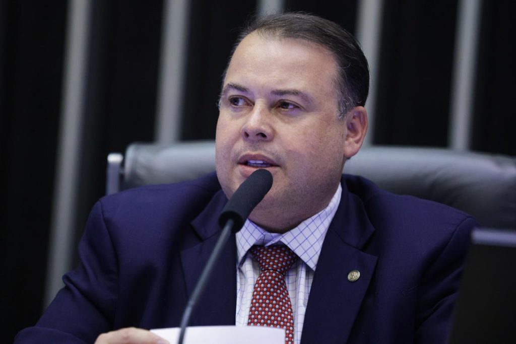 Autor do PL 557/2026, o deputado Julio César Ribeiro defende a obrigatoriedade de apoio humano presencial para a população idosa no acesso aos serviços públicos digitais. (Foto: Divulgação/Assessoria)
